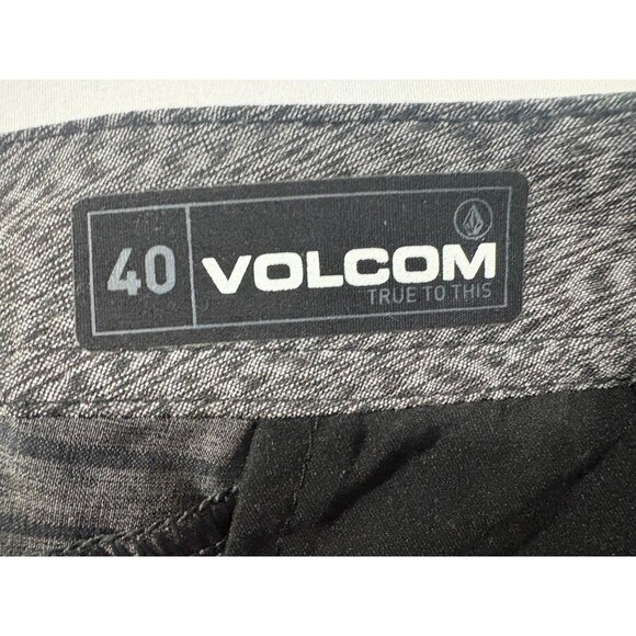 Volcom Mens Frickin SNT Static 21 Gray Stripe Modern Hybrid 10" Shorts Sz 40 NWT - Picture 10 of 16